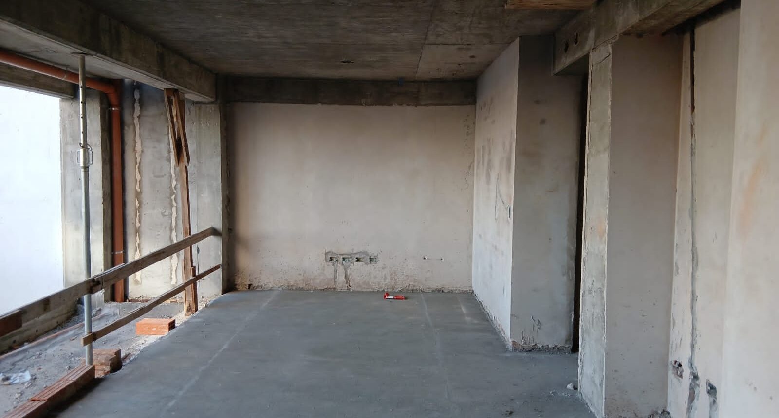 Avance de obra del edificio 10.55.56, desarrollo inmobiliario en construcción con progreso visible en su estructura.
